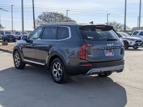 Used 2022 Kia Telluride EX w/ Towing Package image 8