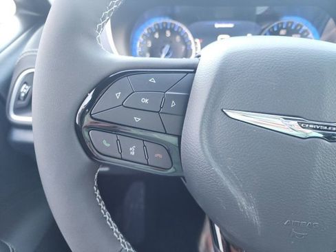 New 2026 Chrysler Pacifica Limited image 15