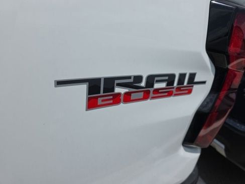 Used 2025 Chevrolet Colorado Trail Boss AWD/4WD image 12