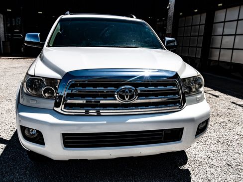 Used 2014 Toyota Sequoia Platinum AWD/4WD image 22