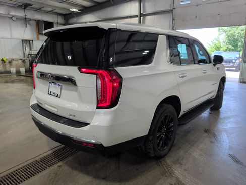 Used 2021 GMC Yukon SLT w/ Rear Media and Nav Package AWD/4WD image 3