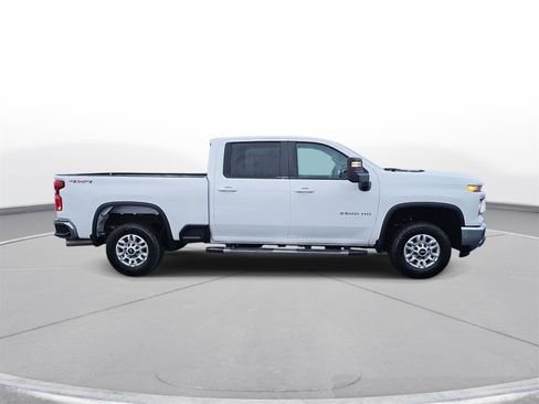 Used 2024 Chevrolet Silverado 2500 LT image 4