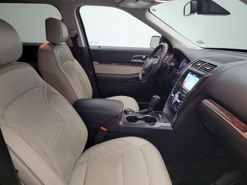 Used 2017 Ford Explorer Platinum image 21