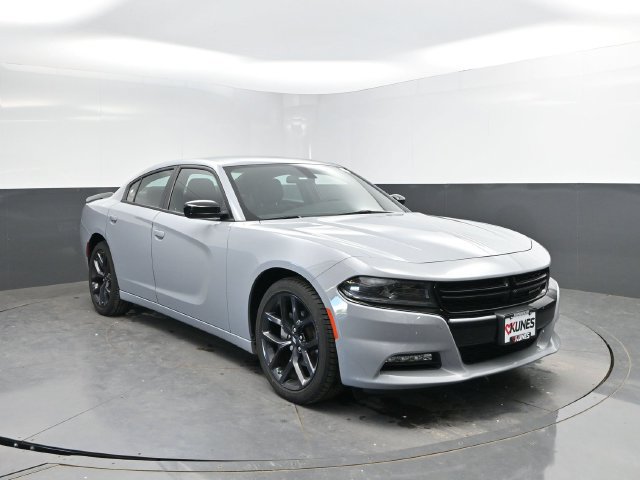 Used 2022 Dodge Charger SXT w/ Driver Convenience Group RWD image 5