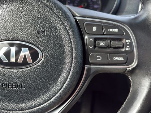 Used 2017 Kia Optima Premium FWD image 29