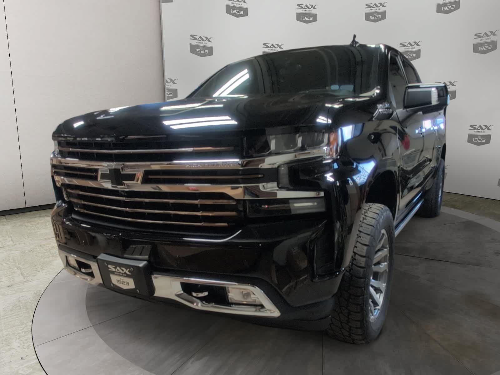 Used 2019 Chevrolet Silverado 1500 High Country w/ Technology Package AWD/4WD image 7