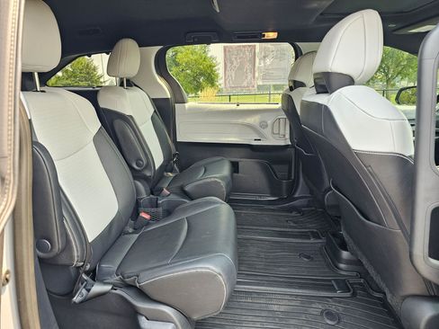 Used 2026 Toyota Sienna XSE AWD/4WD image 12