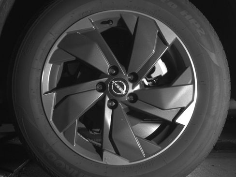 Used 2025 Nissan Rogue SV image 14