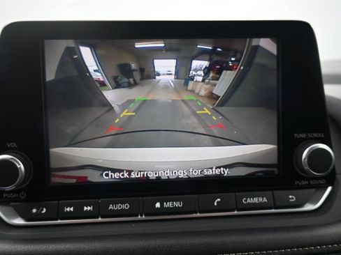 Used 2025 Nissan Rogue SV image 13