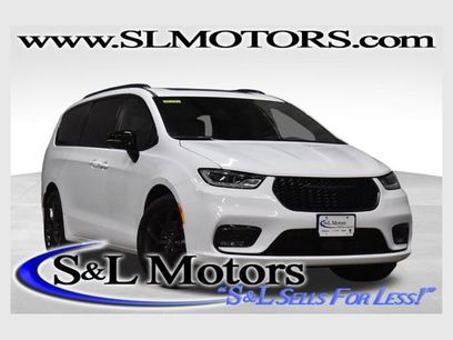 New 2026 Chrysler Pacifica Select w/ S Appearance Package