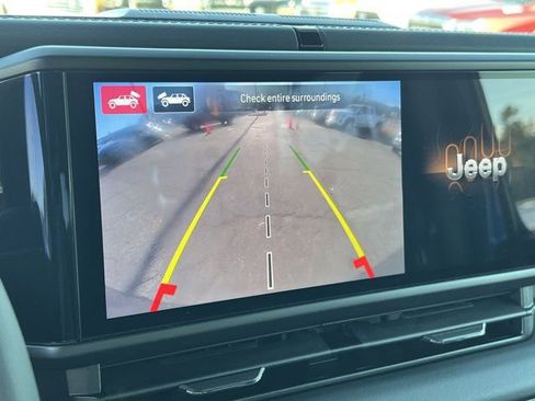 Used 2024 Jeep Wrangler Unlimited Rubicon image 37