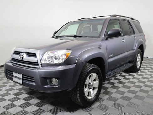 Used 2008 Toyota 4Runner SR5 AWD/4WD image 5