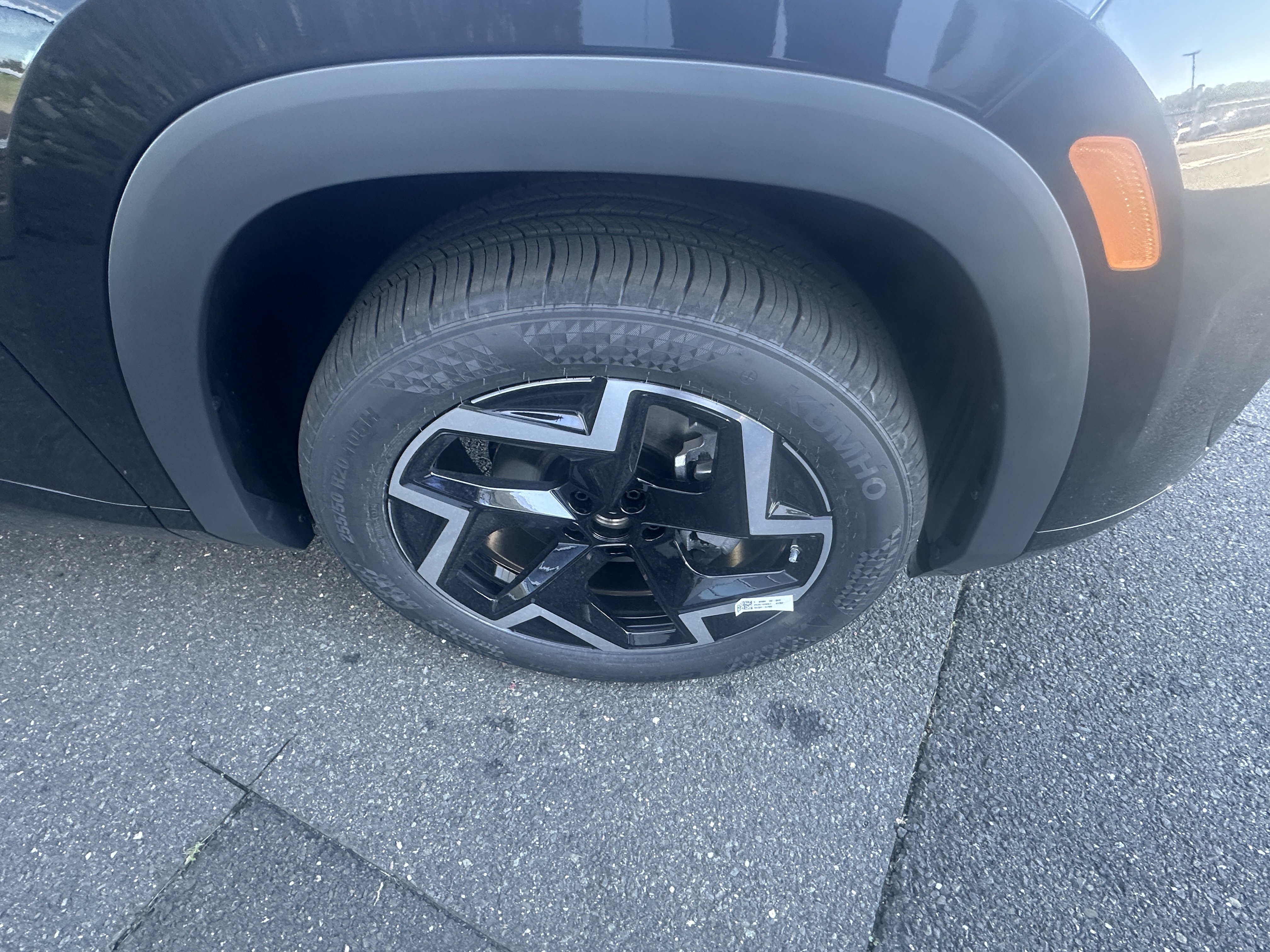 New 2027 Volkswagen Atlas SEL R-Line AWD/4WD image 8