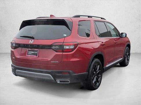 New 2025 Honda Pilot Touring image 2