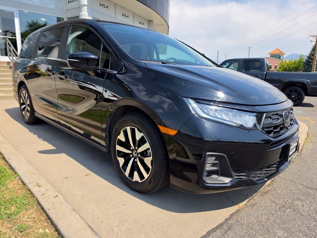 Used 2025 Honda Odyssey EX-L image 3