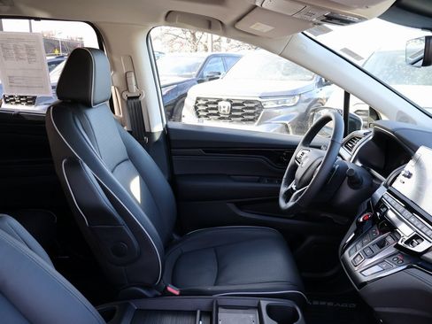 Certified 2026 Honda Odyssey Elite image 8