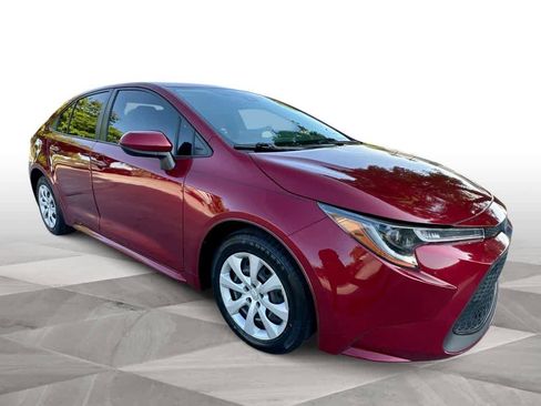 Used 2022 Toyota Corolla LE FWD image 2