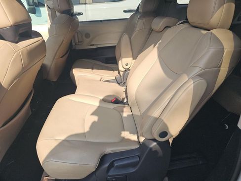 Used 2022 Toyota Sienna XLE w/ XLE Plus Package FWD image 13