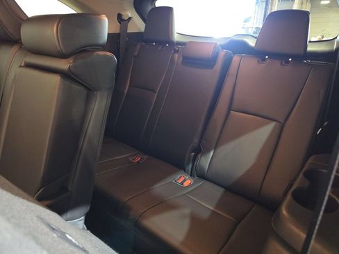 Used 2023 Toyota Highlander XLE AWD/4WD image 26