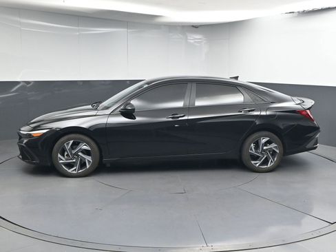Used 2025 Hyundai Elantra Sport FWD image 4