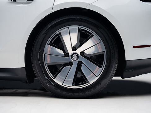 Used 2023 Porsche Taycan w/ Premium Package image 20