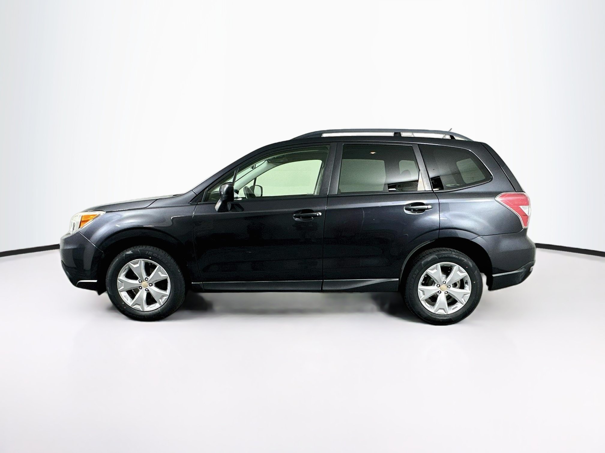 Used 2015 Subaru Forester 2.5i Premium w/ All-Weather Package AWD/4WD image 4