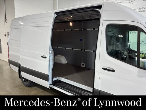 Used 2025 Mercedes-Benz Sprinter 2500 image 19