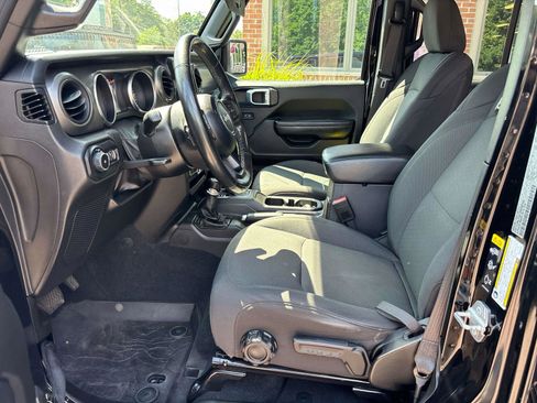Used 2022 Jeep Wrangler Unlimited Sport AWD/4WD image 9
