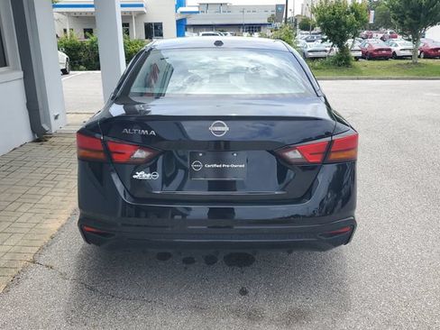 Used 2025 Nissan Altima 2.5 SV FWD image 9