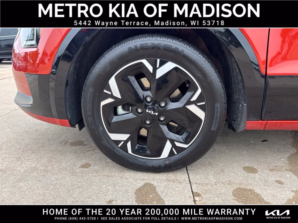 Used 2023 Kia Niro Wave w/ Wave Preserve Package FWD image 10