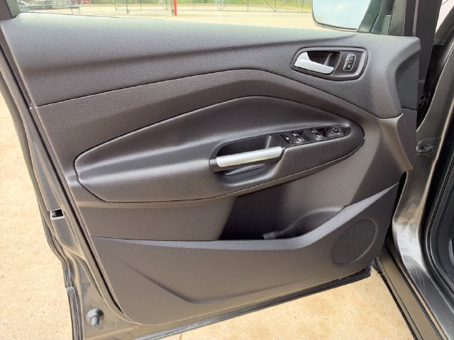 Used 2017 Ford Escape SE w/ Equipment Group 201A AWD/4WD image 12