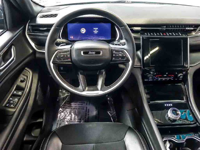 Used 2023 Jeep Grand Cherokee Altitude AWD/4WD image 17