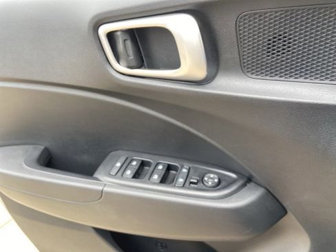 Used 2025 Hyundai Venue SEL FWD image 47