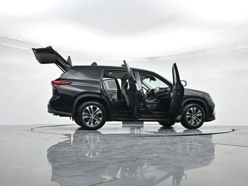Used 2021 Toyota Highlander XLE image 52