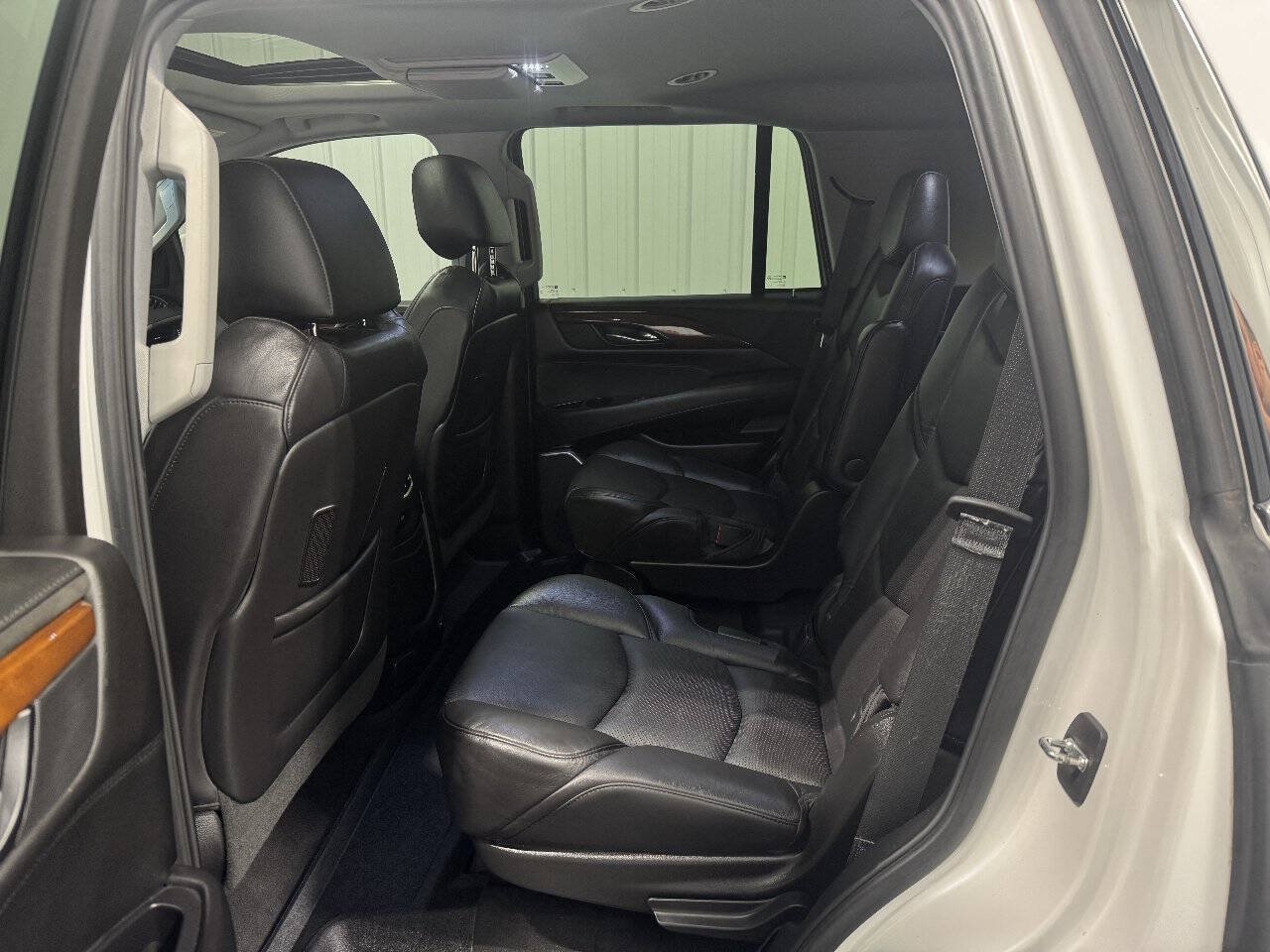 Used 2019 Cadillac Escalade Premium Luxury AWD/4WD image 17