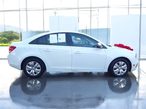 Used 2016 Chevrolet Cruze LS image 6