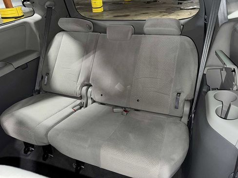 Used 2014 Toyota Sienna LE image 17