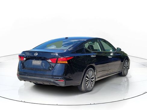 Used 2025 Nissan Altima 2.5 SV FWD image 4