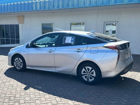 Used 2016 Toyota Prius Three Touring image 3