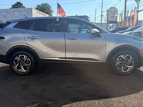 Used 2023 Kia Sportage LX FWD image 11