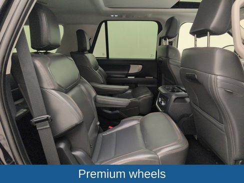 Used 2025 Ford Expedition Active AWD/4WD image 16