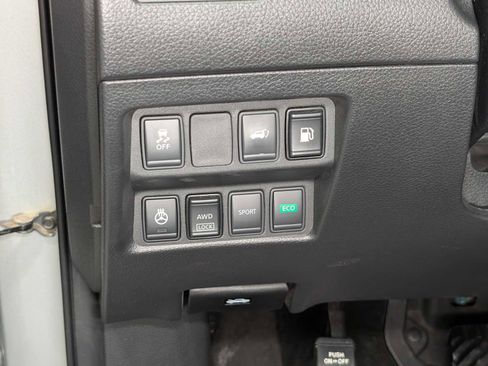 Used 2018 Nissan Rogue SV w/ Premium Package image 36