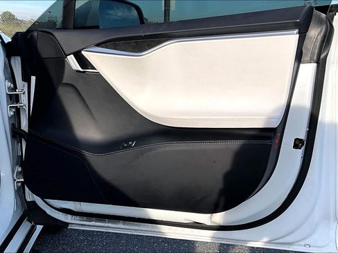 Used 2018 Tesla Model S 75D image 22