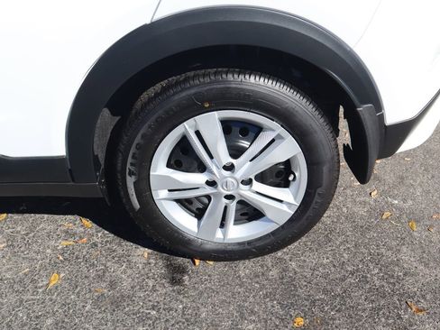 New 2025 Nissan Kicks Play S image 9