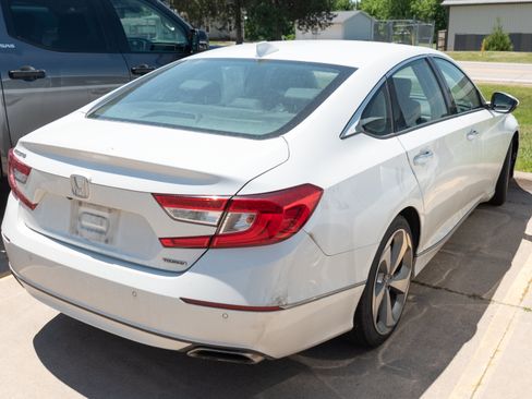 Used 2018 Honda Accord Touring image 6