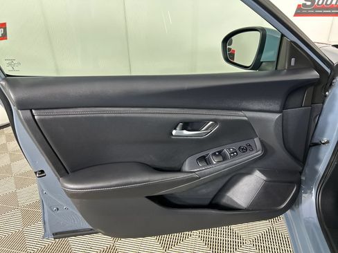Used 2024 Nissan Sentra SV FWD image 11