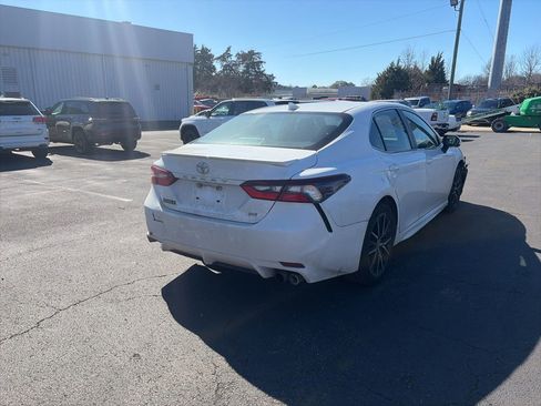 Used 2022 Toyota Camry SE image 7