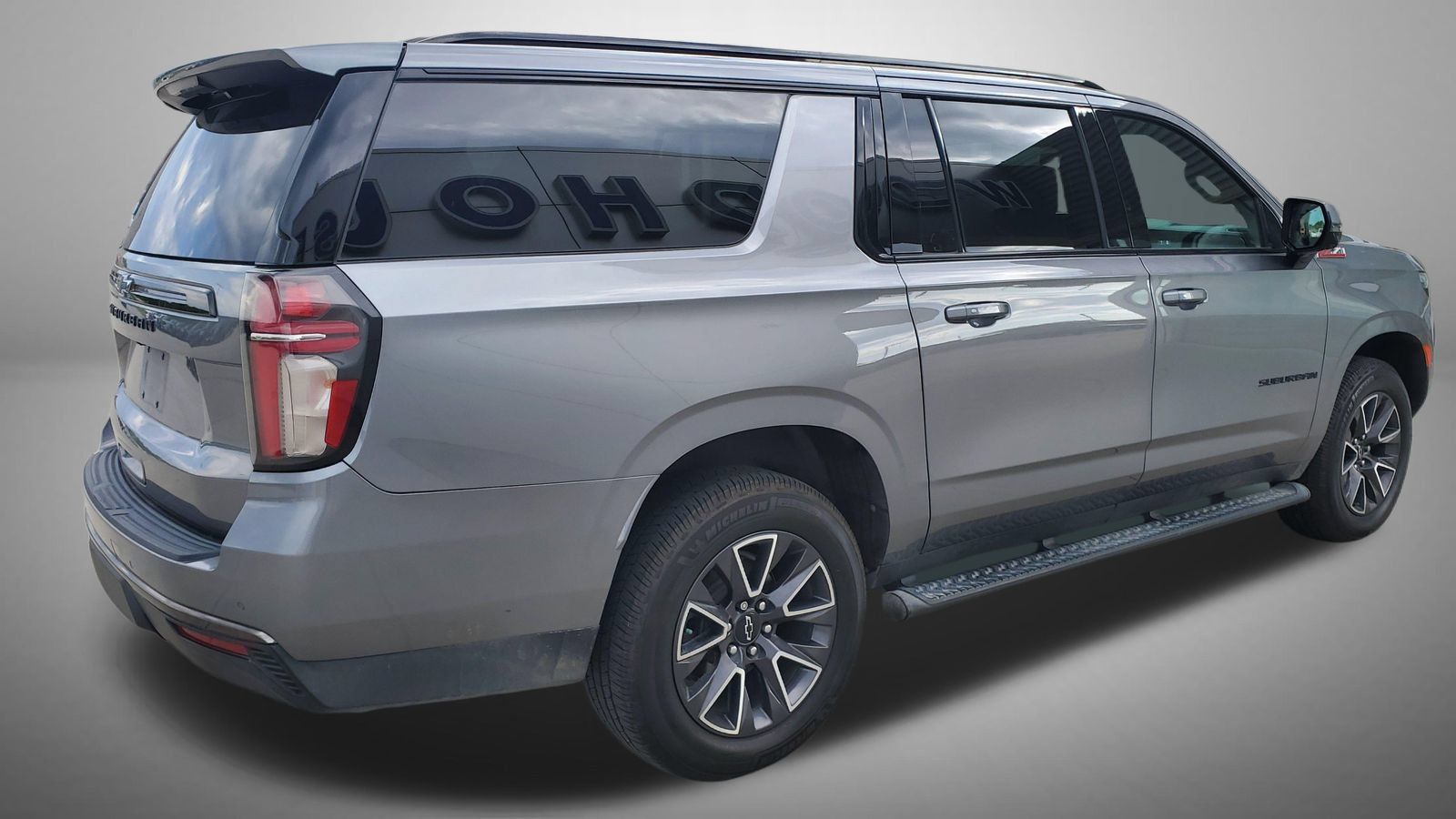 Used 2021 Chevrolet Suburban Z71 w/ Luxury Package AWD/4WD image 3