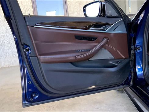 Used 2020 BMW M550i xDrive w/ Dynamic Handling Package image 22