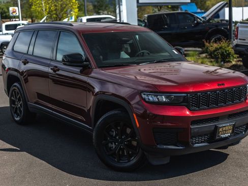 Used 2024 Jeep Grand Cherokee L Laredo AWD/4WD image 2